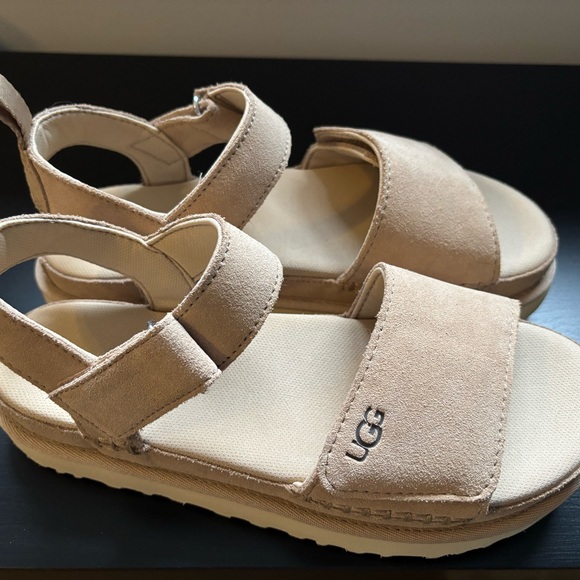 UGG Shoes - UGG Goldenstar Platform Sandals NWOT